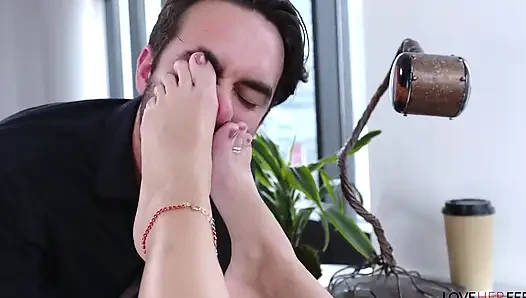 Brooklyn chase hat versauten fußsex in ihrem büro