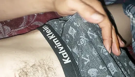 Langsam necken in shorts - schwanzspiel