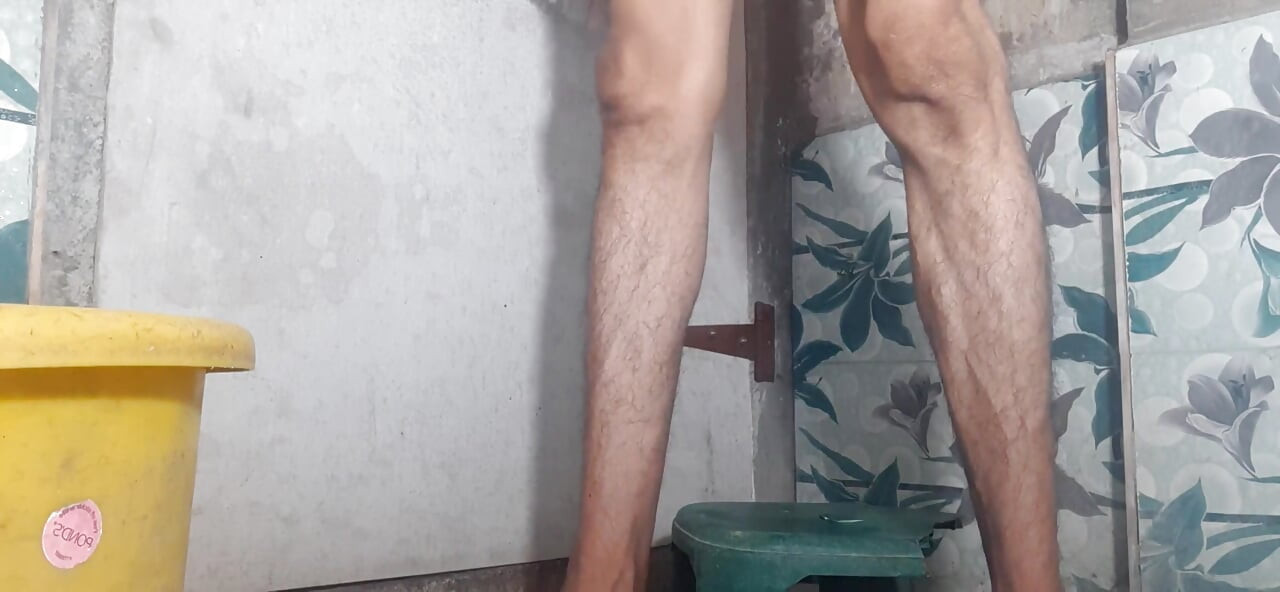 Pijat kamar mandi cumeshoot gadis india lagi asik ngocok kontol