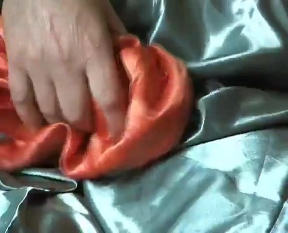 Cum on satin (1)