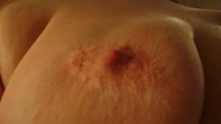 Karım, göğüsleri için masturbasyon yapmak için