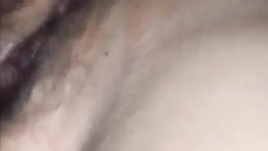 Еще один вчерашний видео-звонок моей жены, задница у нее тугая и волосатая мокрая киска, мне это так нравится