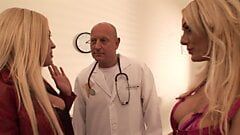 Zwei Blondine ficken ihren Arzt mit mega cumshot