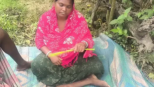 Indian pados ki bhabhi ko jungle mein chudai ki