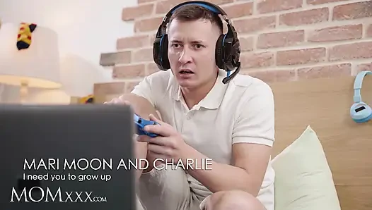 Momxxx güzel Ukraynalı orta yaşlı seksi kadın mari moon büyük yarak charlie dean ile ateşli tutkulu seks