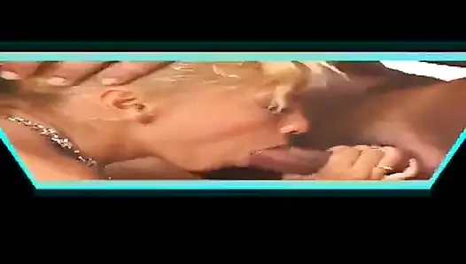 Pelacur pengisap kontol cantik suka melakukan seks berkelompok dengan 3 cowok biseks anal