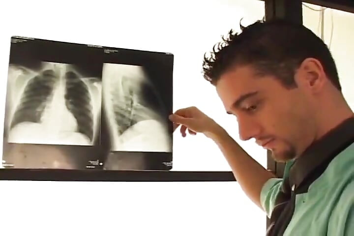 Ona je francuska medicinska sestra koja dopušta pacijentima da je analno razvale