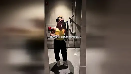 Memek cewek tiktok thot usia 18 tahun meledak di depan kamera! Menganga tanpa sensor