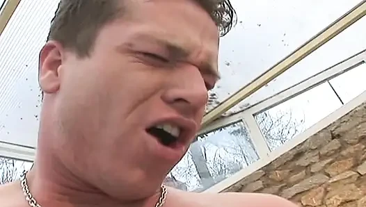 Harter analfick mit atemberaubender brünetter MILF