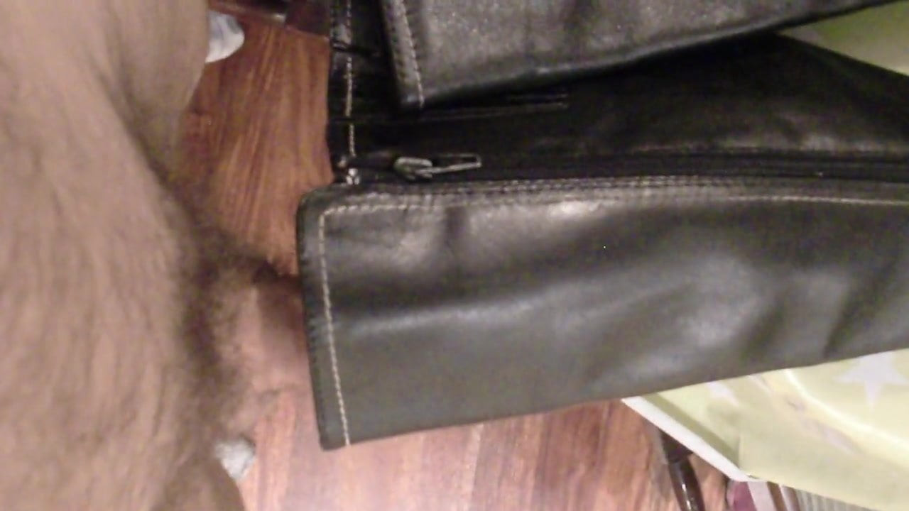 BLACK BOOTS
