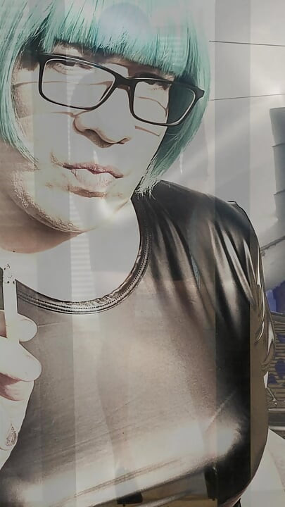 Kandi สาวร่านน้องสาวเซ็กซี่สูบบุหรี่และดูดเลอะเทอะ