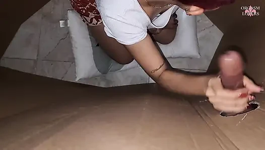 Glory hole: carahoney lagi asik bersenang-senang sama kontol besar ini di lubangnya