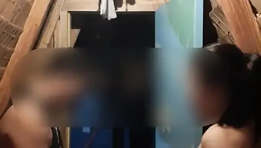 Aku ngentot sahabatku live, sementara pasukan menonton