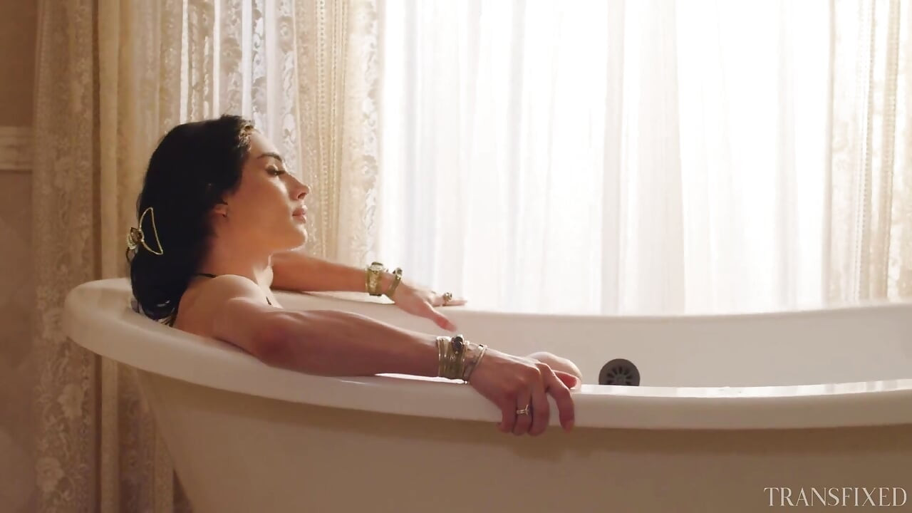 Transfixed - muhteşem kız arkadaşlar Ariel Demure ve Christy Love tutkulu sabah seksi yapıyor