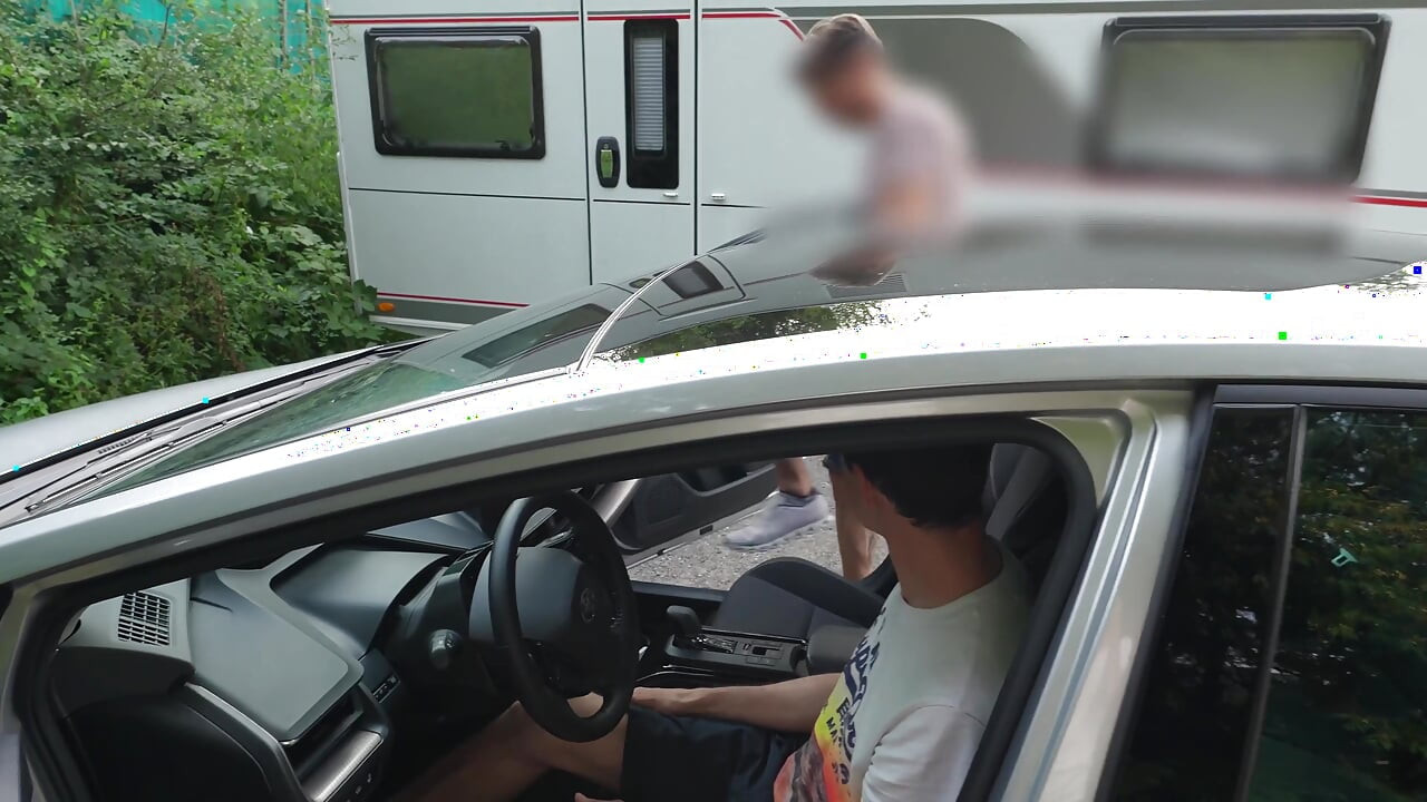 Kakak tiri saya yang lebih tua memberi saya pelajaran mengemudi