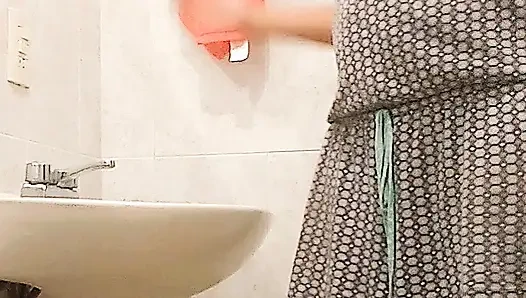 SEXY REIFE NIEDLICHE TITTEN ZEIGEN SICH OHNE HÖSCHEN UND BH