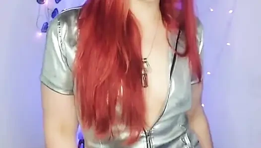 Aldatılan kocamın önünde sikini emmesi için utanç verici bir tane getirdim!