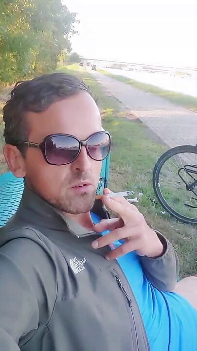 Slutboyben Cam4 berseronok pameran luar secara langsung