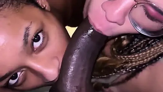 Yetenekli adam Vicky Menage ve Sofie Lolipop ile prezervatifsiz sikişiyor