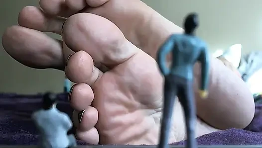 Dev kadın minik adam bakış açısı ayak yok sayıyor