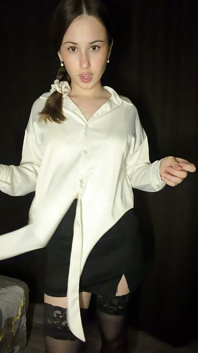 Schoolgirl came after school and decided to jerk off