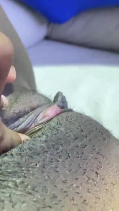 Üvey anne sıkı patlarıyla mastürbasyon yapıyor | Klip 1