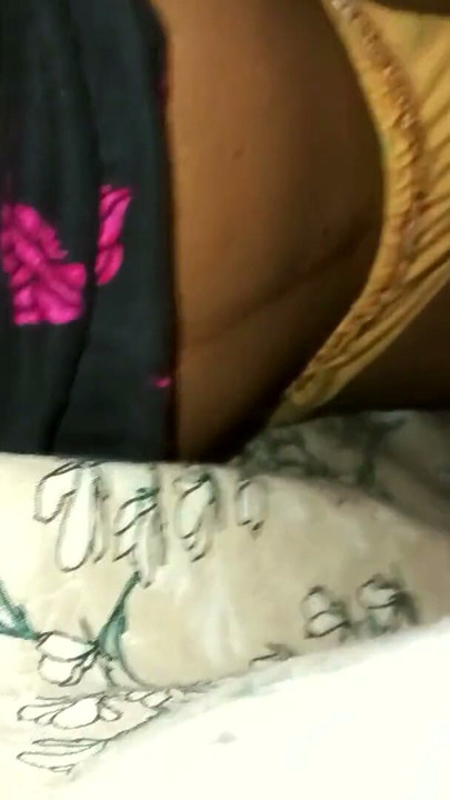 Bhabhi Kampung Desi India Dirogol dengan Pemilik Rumah dengan Bra dan Seluar Dalam Terbuka | Klip 2