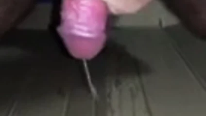 Depo odasında hızlı bir masturbasyon yapmak....