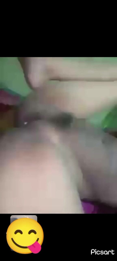 Fesselnder moment von "Desi Locale Bhabi Live Videoanruf Hindi Audio"