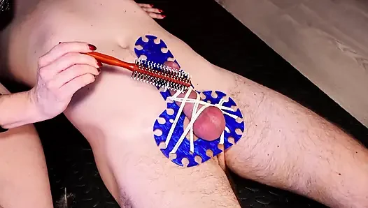 Acımasız gıdıkla mastürbasyon cbt tahtasında mahvolmuş orgazma yol açıyor
