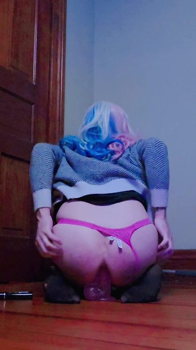 สาวร่านน้องสาวน่ารักน้ําแตกขี่ดิลโด้ใหญ่ - Chloe Cox