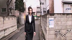 जापानी सचिव उसके पति को धोखा देती है