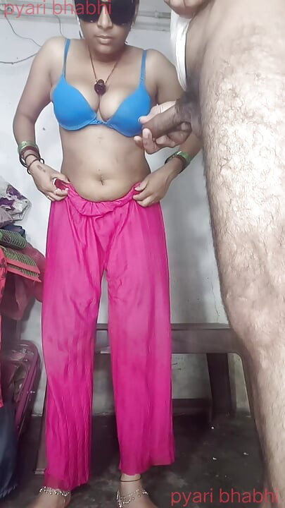 Water came out of the hand of brother-in-law's penis, desi sexy video, sexy video, sex video.