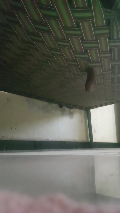 Aaj bhabhi ki chut dikhai dekhne ke baad samay muthi mari