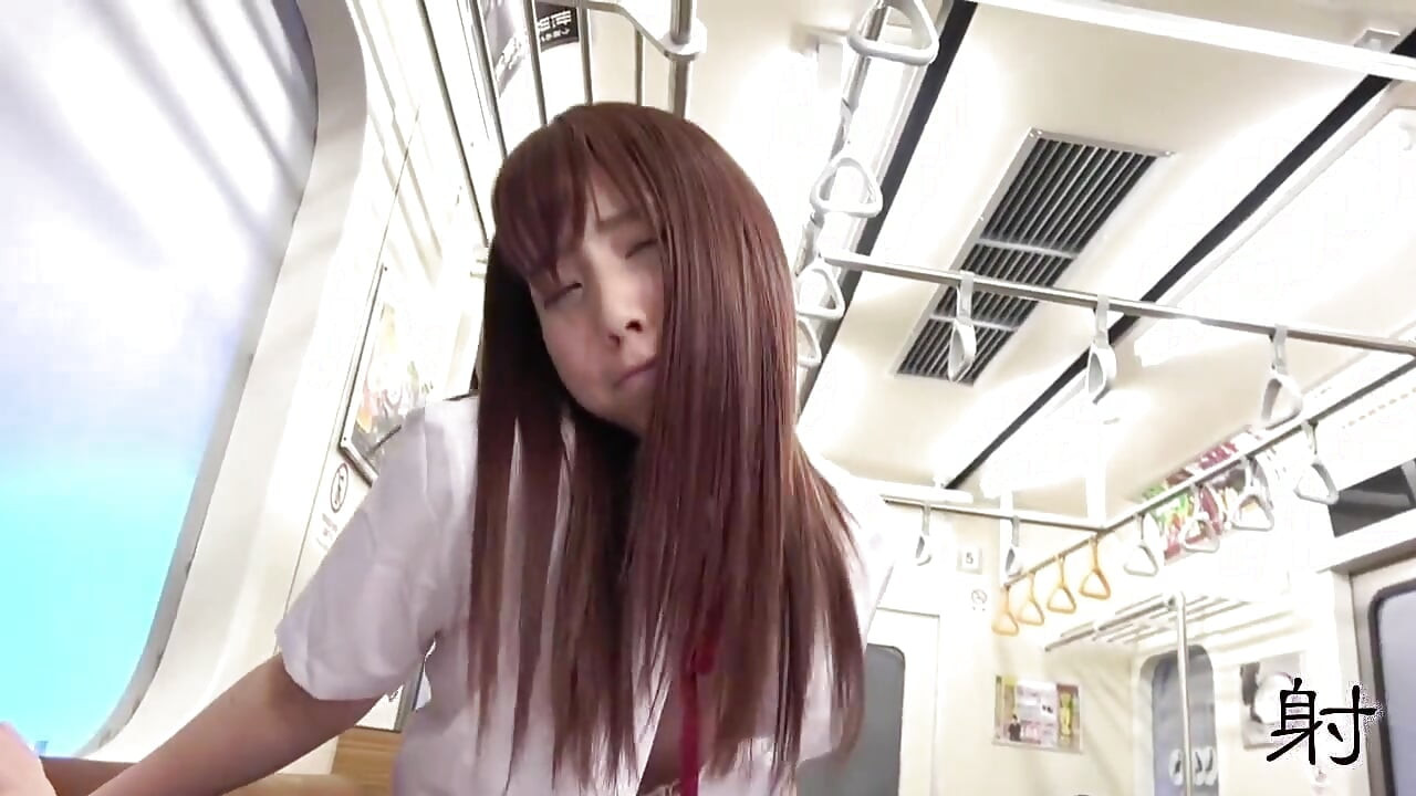 放荡的亚洲人在火车上口交