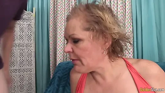 Lucky Guy Passionately Drills Hot Granny Kelly Leigh