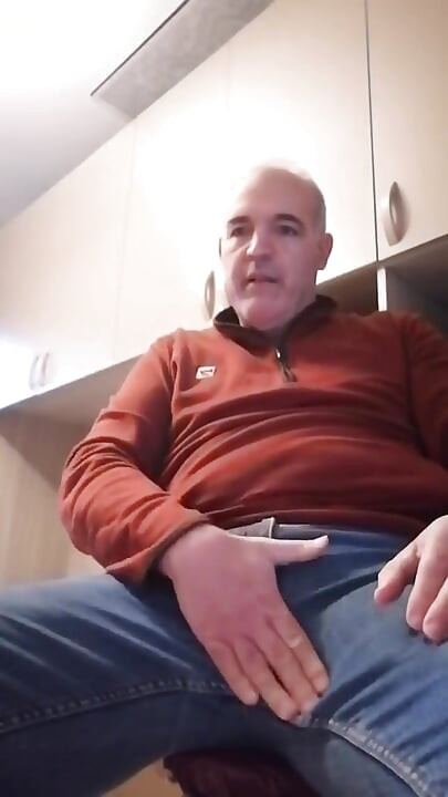 Hızlı bir boşalma ile birlikte, ardından ağır ve stresli bir güne karşı