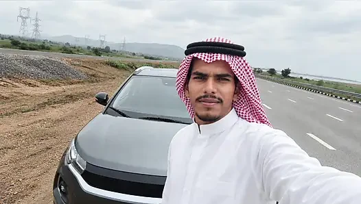 Suudi Arabistan açık havada higway için büyük yaraklı adam