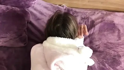 Crot di dalam memek adik tiriku yang manis
