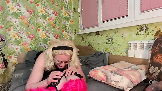 Cum on the tranny and wet my pantyhose and all around