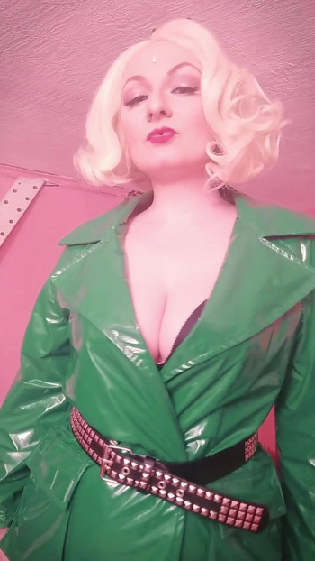 "यौन हॉट milf(चोदने लायक मम्मी) सेल्फी वीडियो से मनोरम पल - सुनहरे बालों वाली हॉट सुडौल महिला को बहकाया गया"