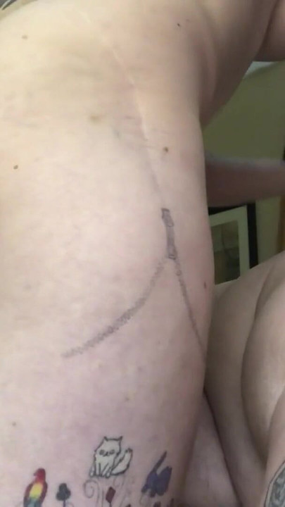 Je lubrifie sa grosse pour mon plaisir pervers ! | Clip 1