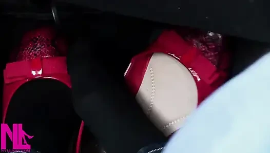 Kırmızı pattent düzlüklerde pedal pompalıyor ve hortumlu ayaklarımı rahatlatıyor