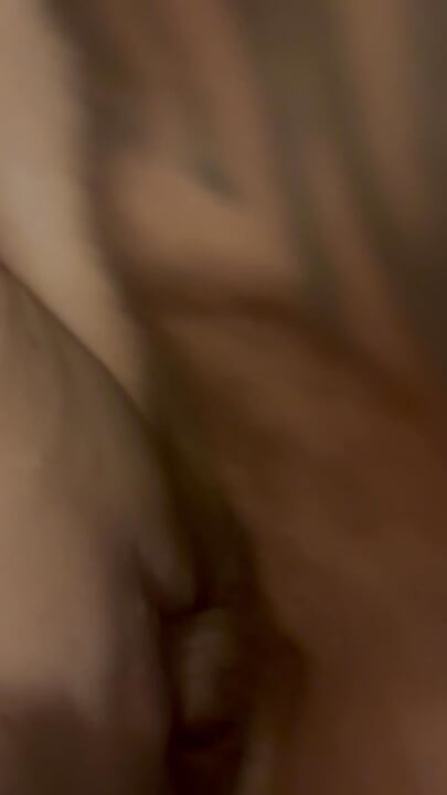 Ανάμεικτος μεγάλος πούτσος γαμάει αρραβωνιαστικό