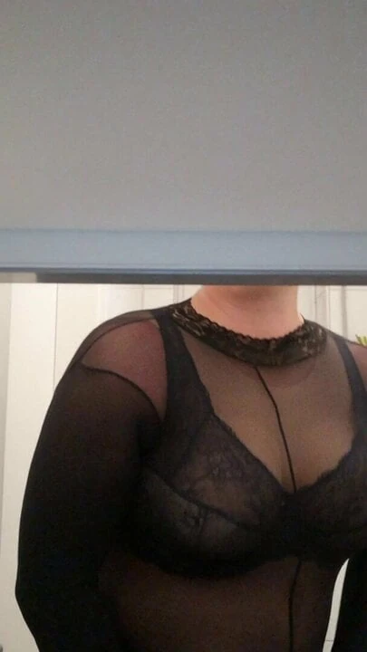 Titten in Neylon Catsuit