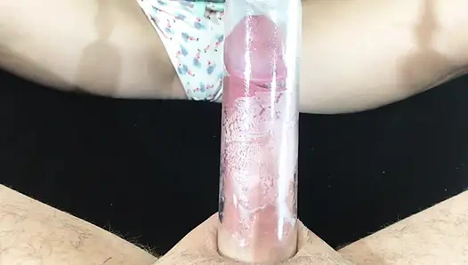 Istriku menemukan penggunaan yang tidak standar untuk pijat leher. Kontolku menyukainya.