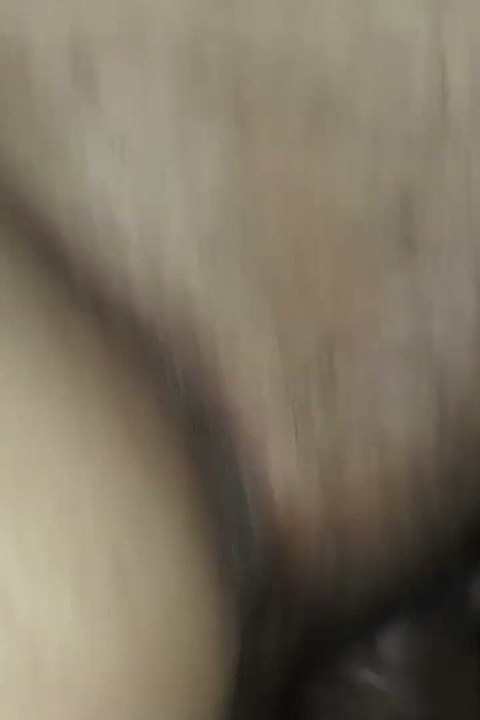 Ik betrap mijn sisterinlaw op webcam, terwijl ik een pruik draag zodat ze niet wordt herkend. Ik kon het niet laten om haar te neuken.
