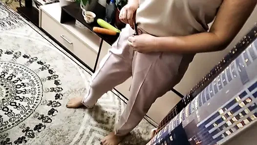 Pelacur dewasa aimee, memeknya yang menganga, dan benda ekstrem yang aneh di kedalaman ilahinya... ))