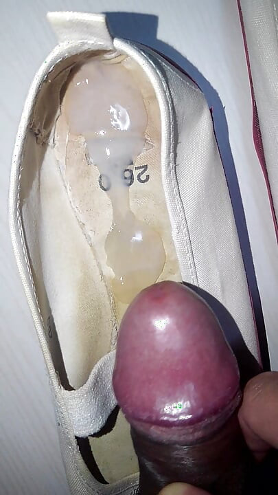 Ejaculação em sapatos escolares parte 3