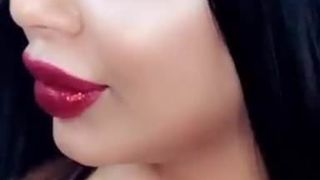 Rola Yammout arabe tire maintenant pour le meilleur maquillage